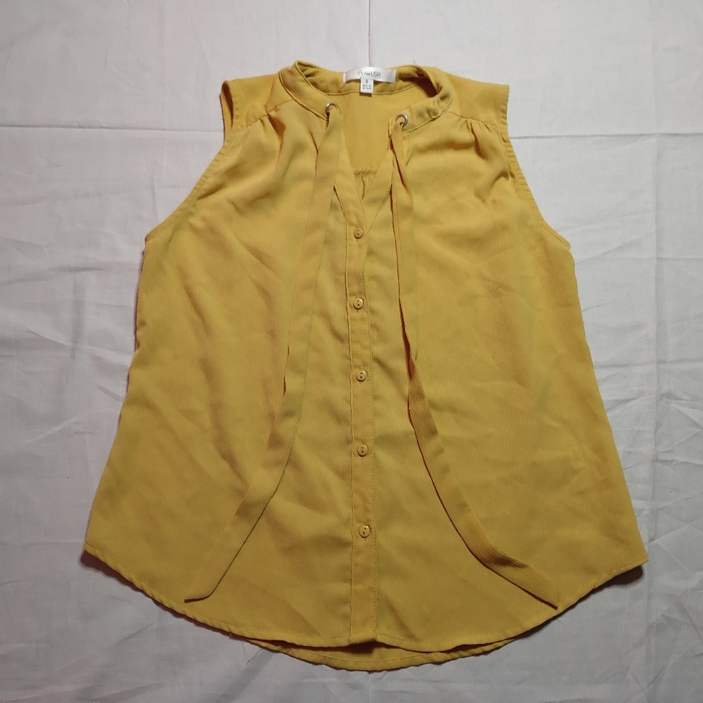 Active USA Tank Top Women's Small Yellow Sleeveless V-Neck Button Down Tie Shirt